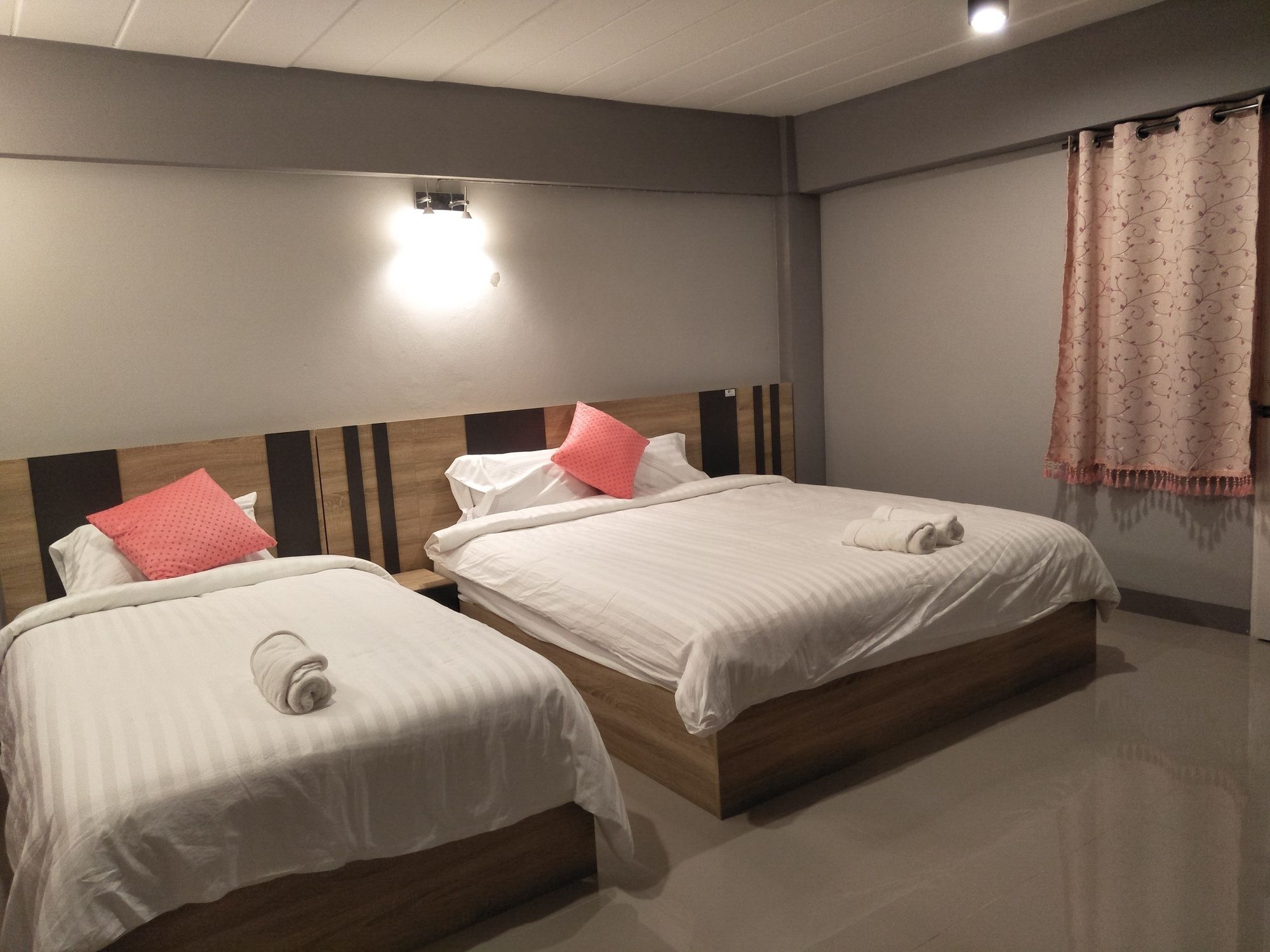 Rinrada Place Hotel Ubon Ratchathani Zewnętrze zdjęcie